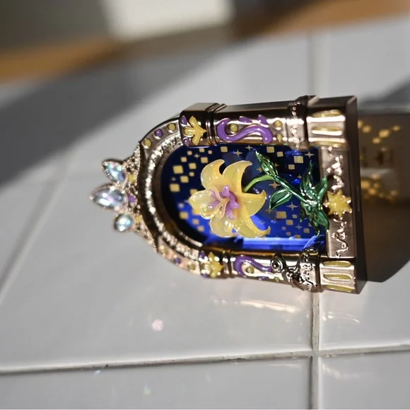 Rapunzel Bath & Body Works Tangled
Wallflower Night Light Brand New With Tags - Picture 2 of 15